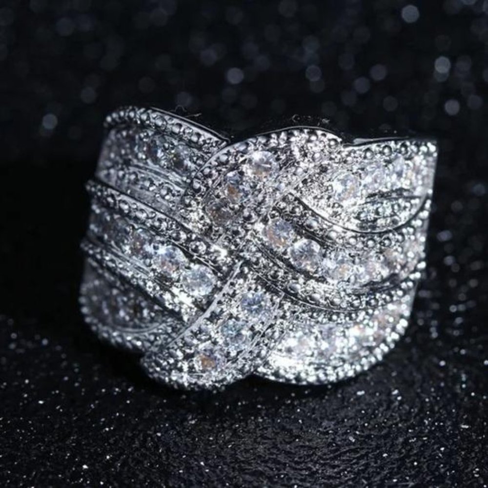 NEW 18k White Gold Diamond Halo Wedding Ring - Picture 4 of 6